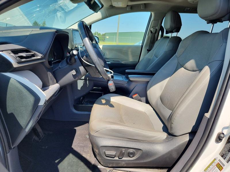 2022 Toyota Sienna Limited 7-passenger