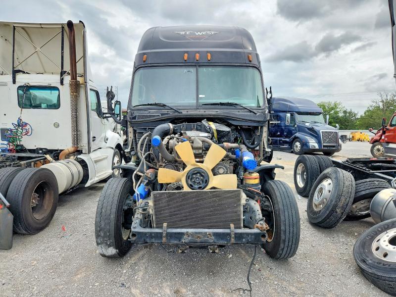 2016 Freightliner Cascadia 1-Semi Truck