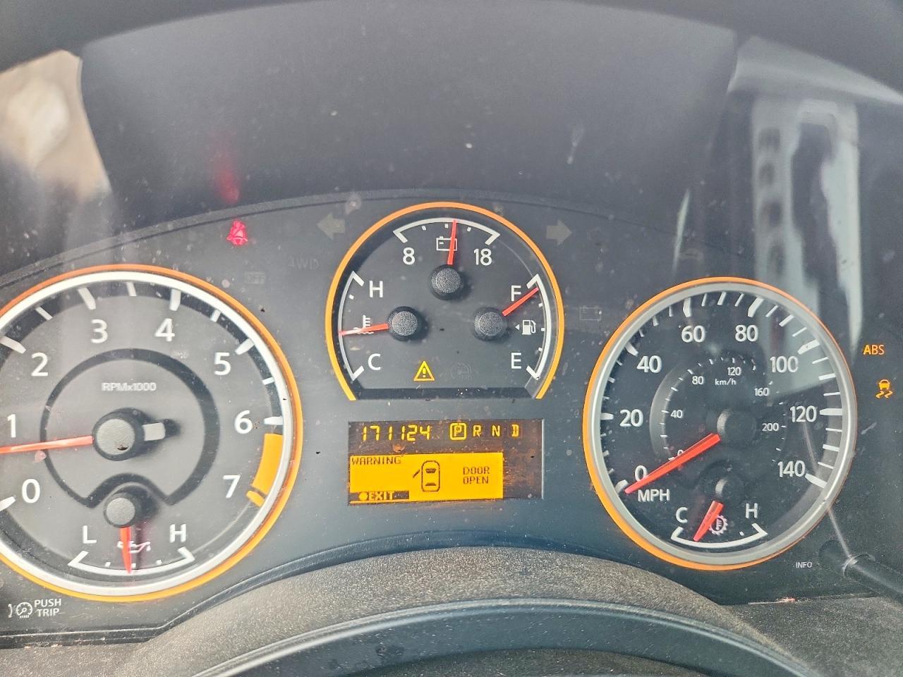 2014 Nissan Titan SV