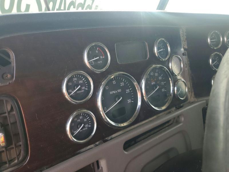 2015 Peterbilt 2013 Peterbilt 389 Semi Truck