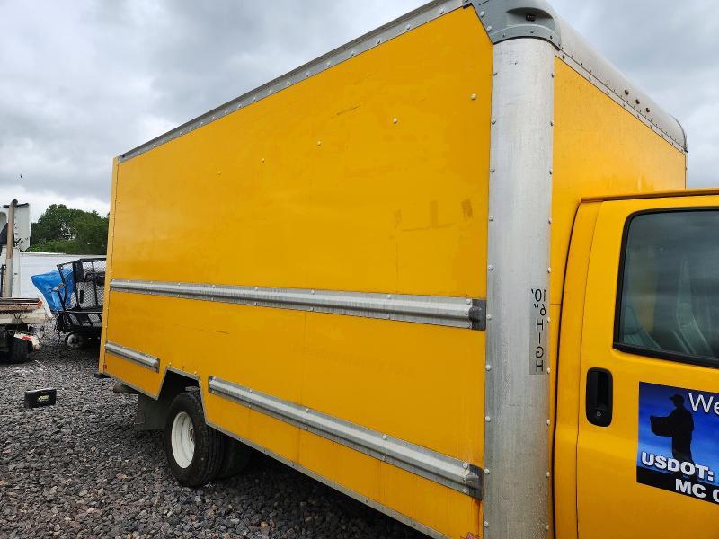 2016 GMC Savana BOX Truck