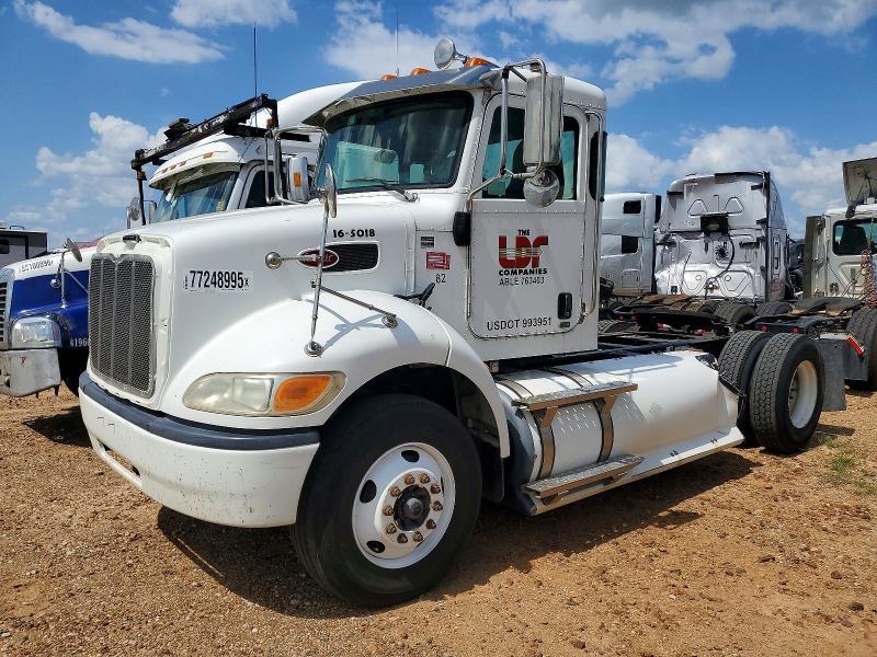 2016 Peterbilt 337 Semi Truck