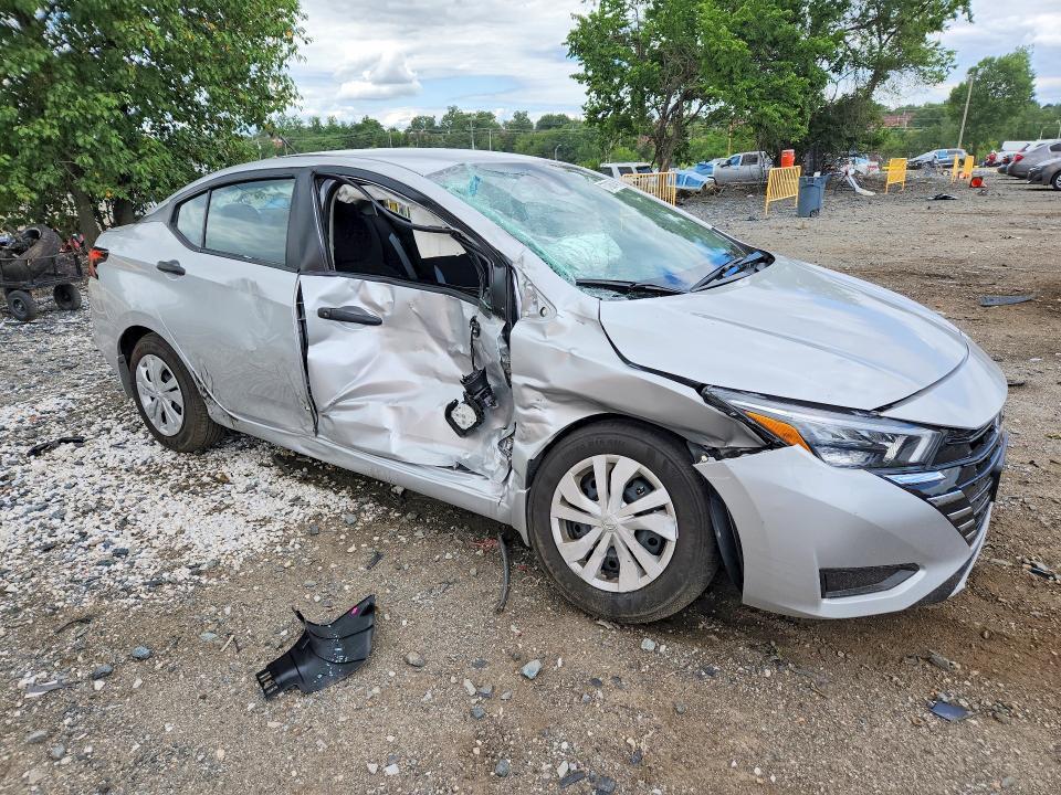 2025 Nissan Versa s