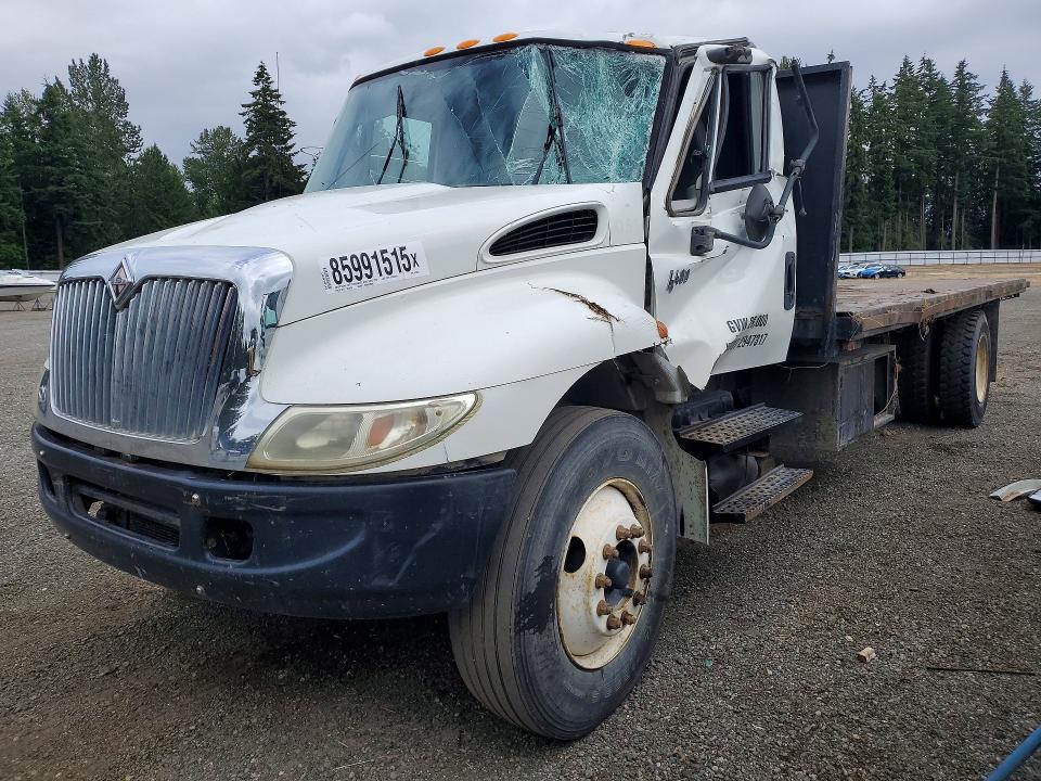 2005 International 4400 Flatbed Truck
