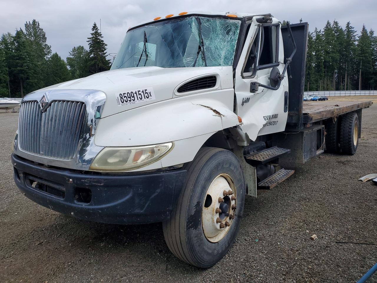 2005 International 4400 Flatbed Truck