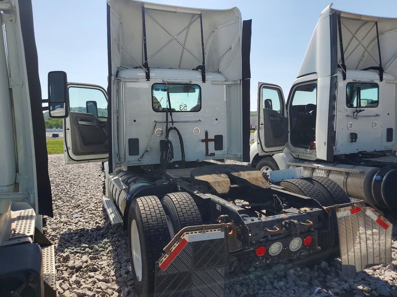 2017 Kenworth Constructi-Semi Truck