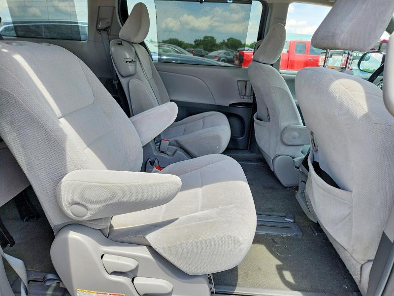 2015 Toyota Sienna le
