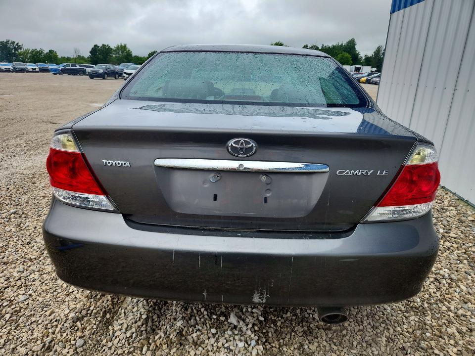 2005 Toyota Camry le