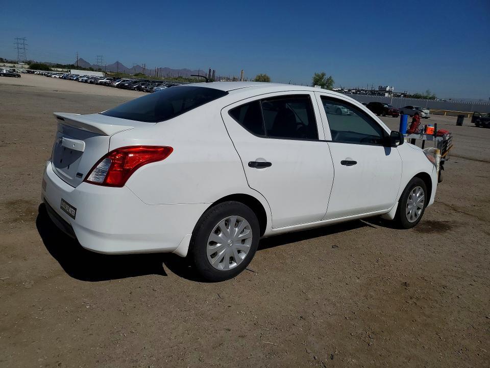 2015 Nissan Versa 1.6 s Plus