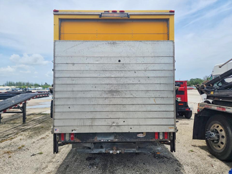2013 Isuzu Npr hd box Truck