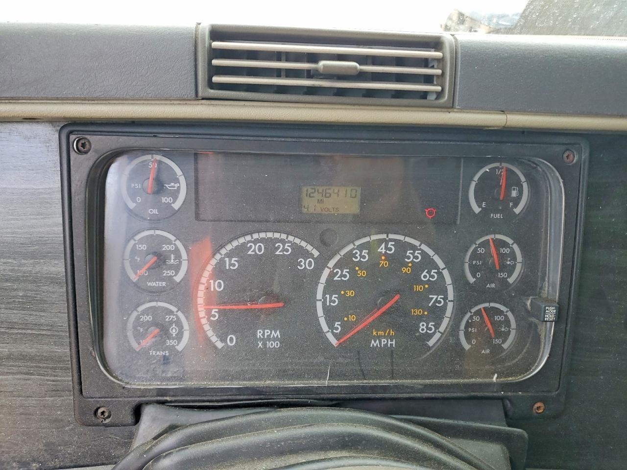 2006 Freightliner Columbia 120 Semi Truck