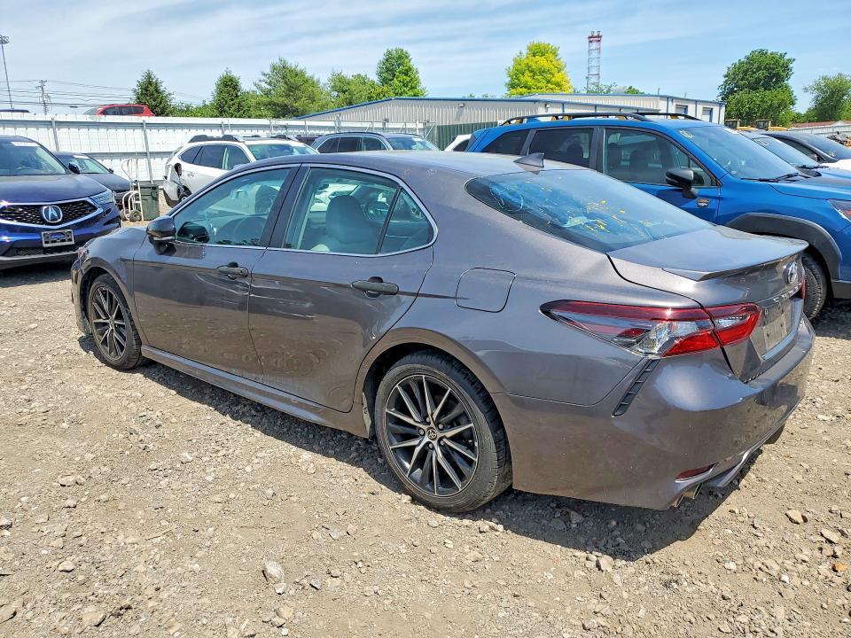 2022 Toyota Camry Hybrid se