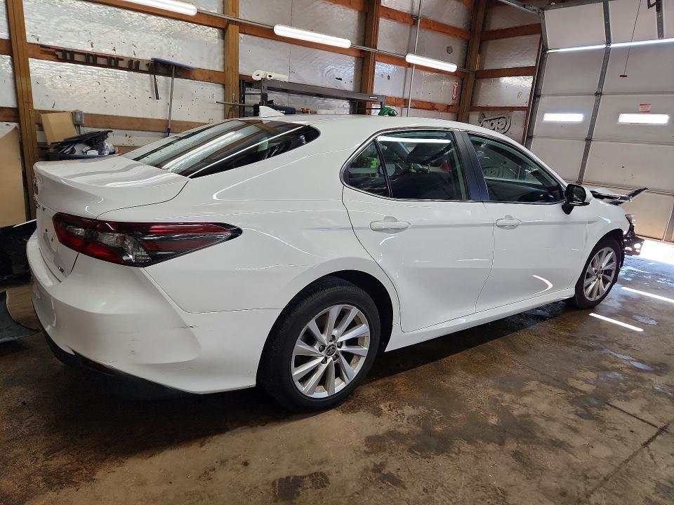 2021 Toyota Camry le
