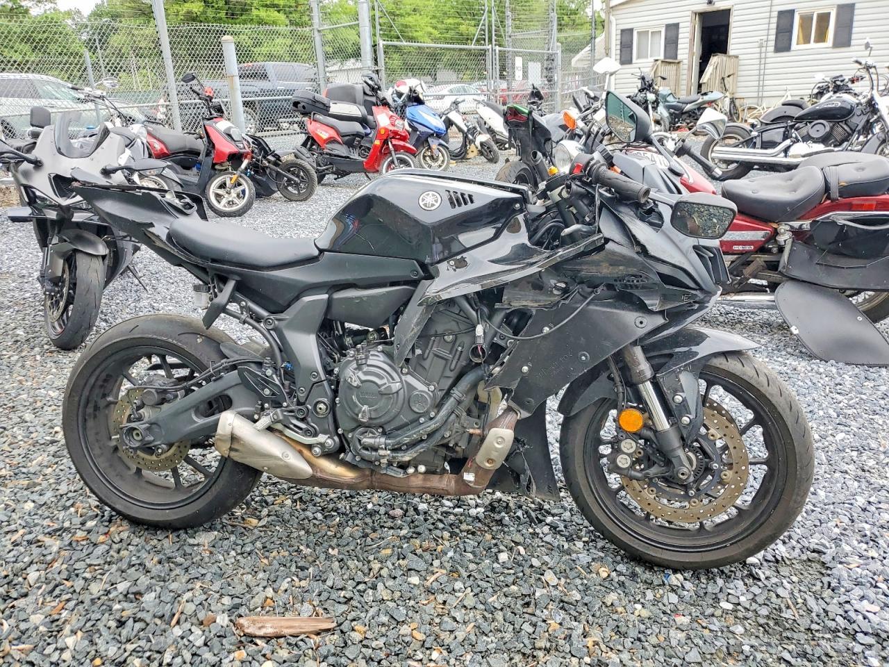 2025 Yama YZFR7
