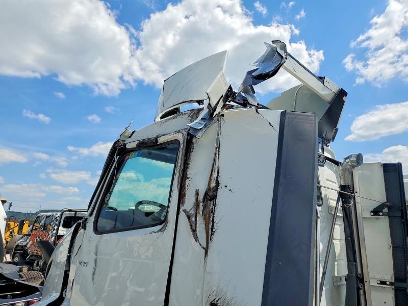 2026 Volvo VNR
