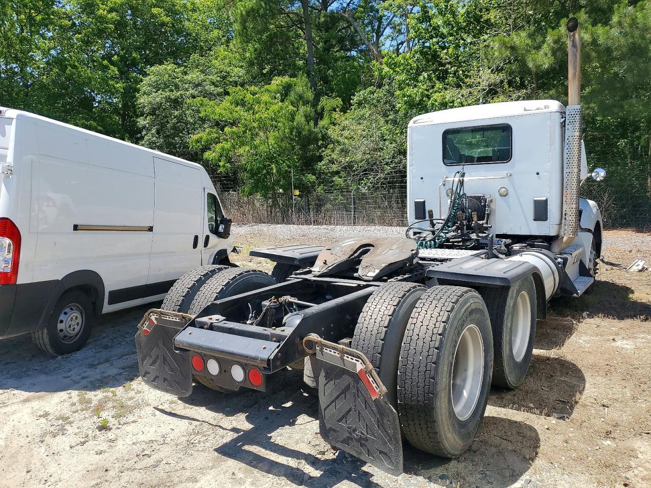 2017 Kenworth T880 Semi Truck