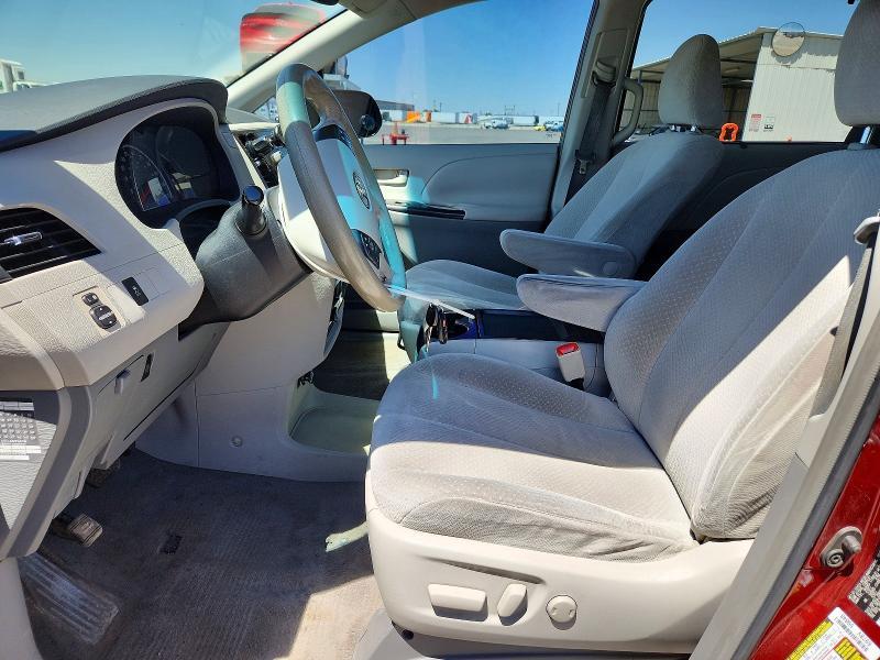 2011 Toyota Sienna le