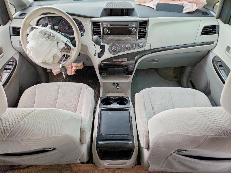 2011 Toyota Sienna le