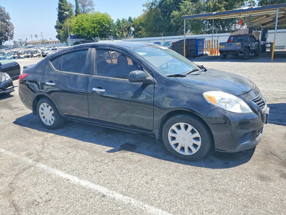 2014 Niss Versa