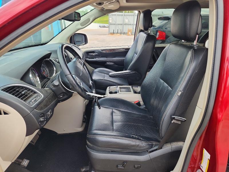 2011 Chrysler Town & Country Touring l