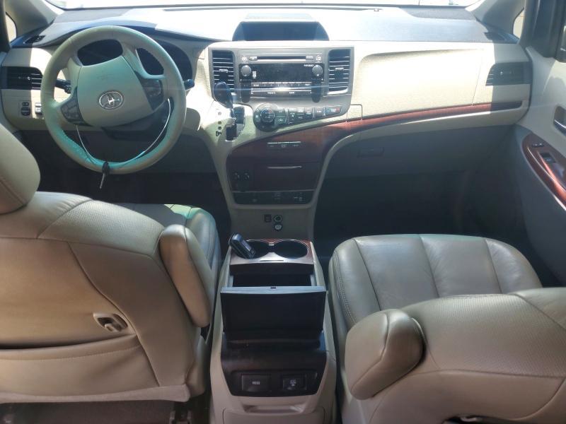 2011 Toyota Sienna xle 8-passenger