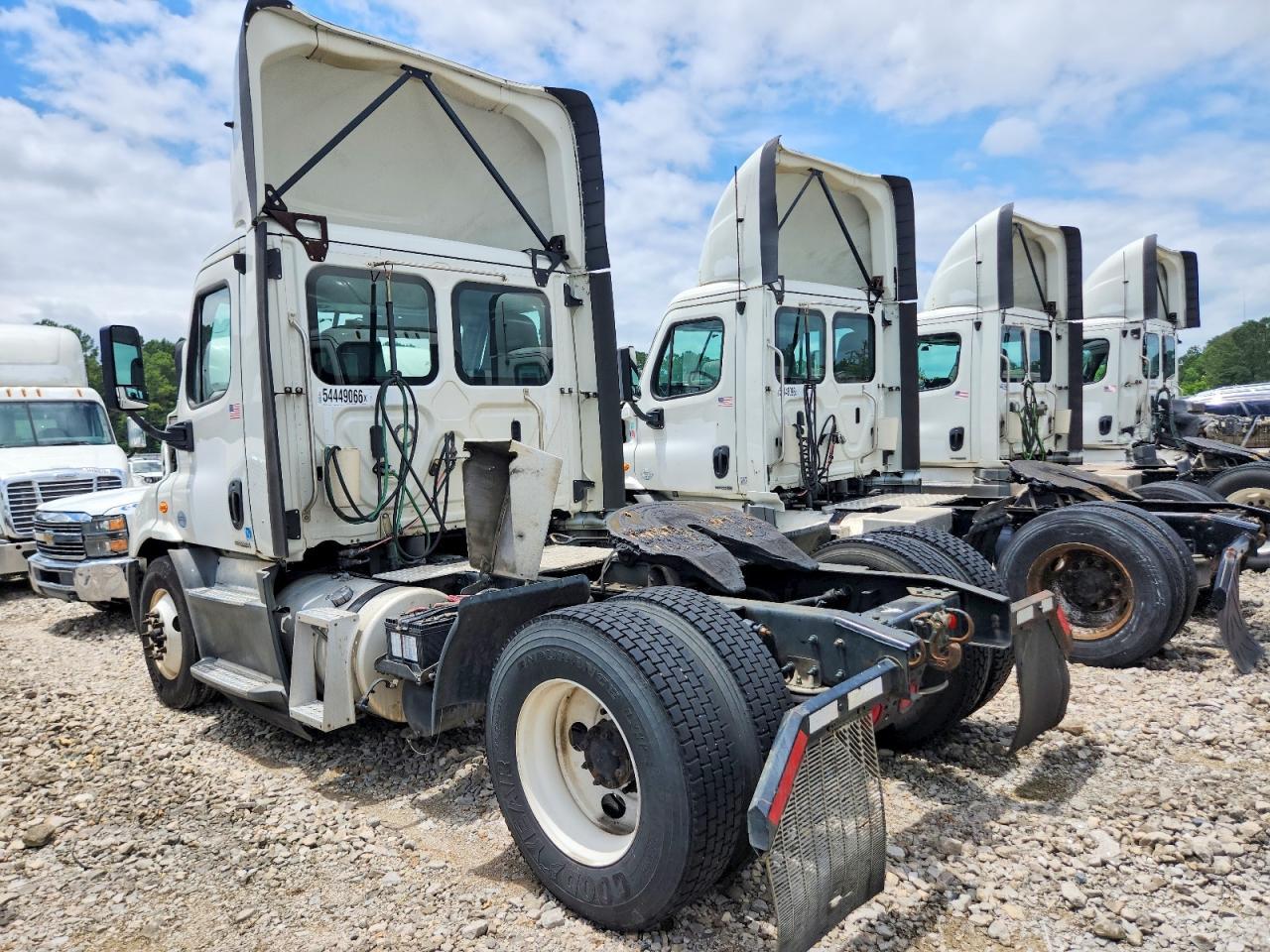 2018 Freightliner Cascadia 113 Semi Truck