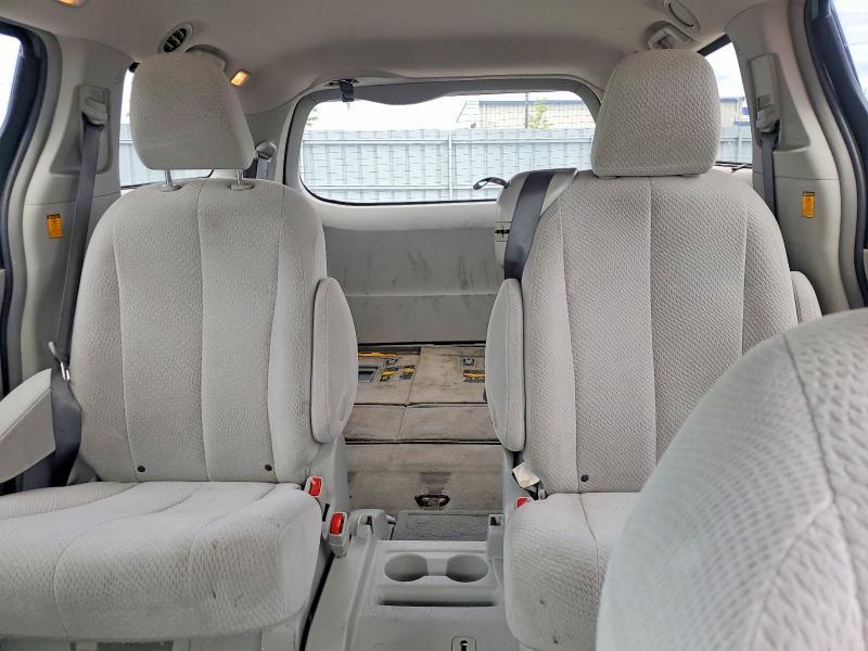 2013 Toyota Sienna le