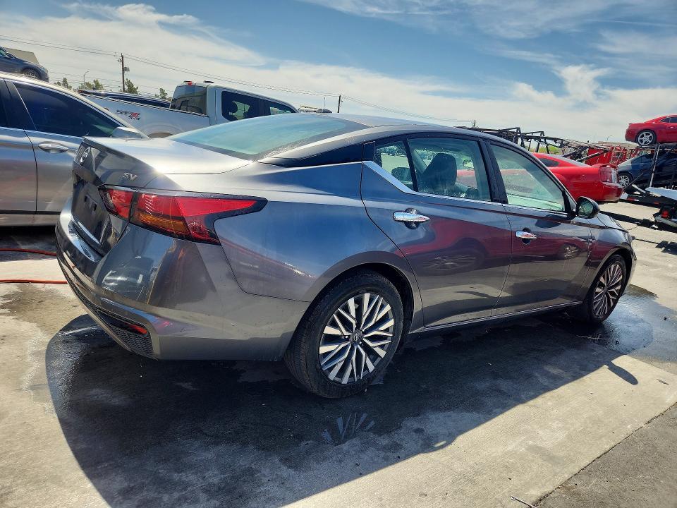 2024 Nissan Altima sv