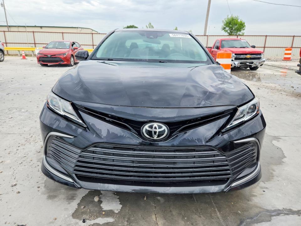2021 Toyota Camry le