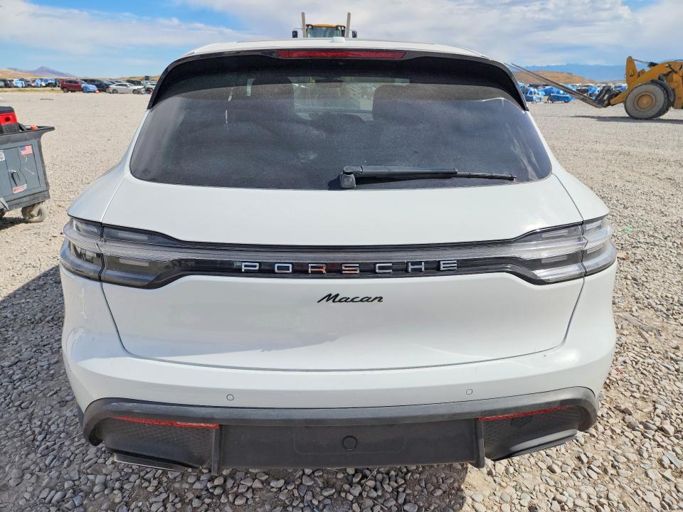 2023 Porsche Macan Base