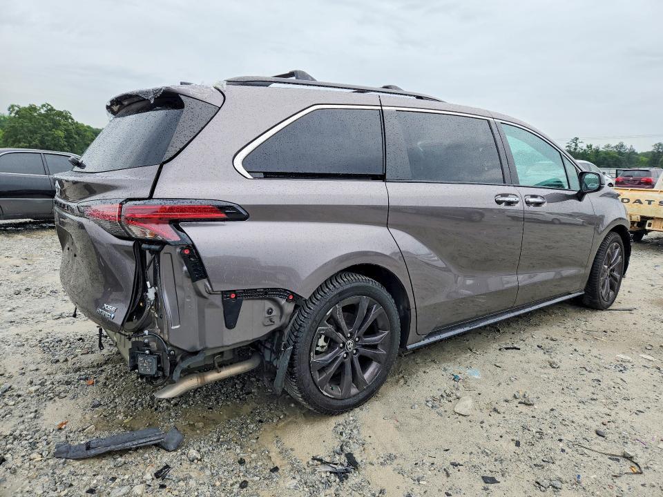 2022 Toyota Sienna xse
