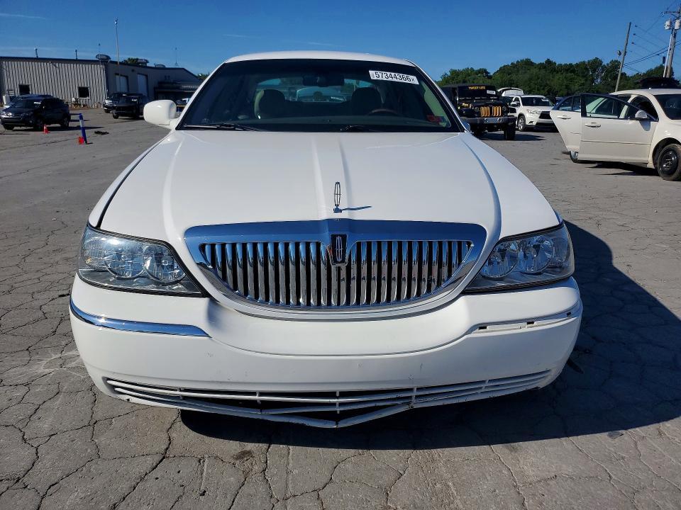 2009 Lincoln Town car Signature Limited