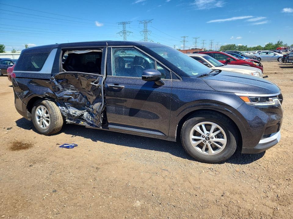 2023 KIA Carnival lx