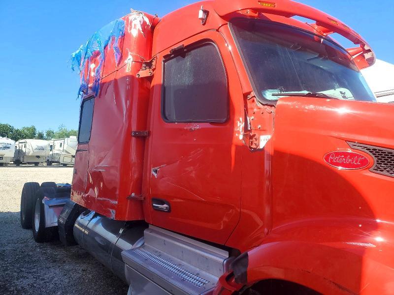 2022 Peterbilt 579 Semi Truck