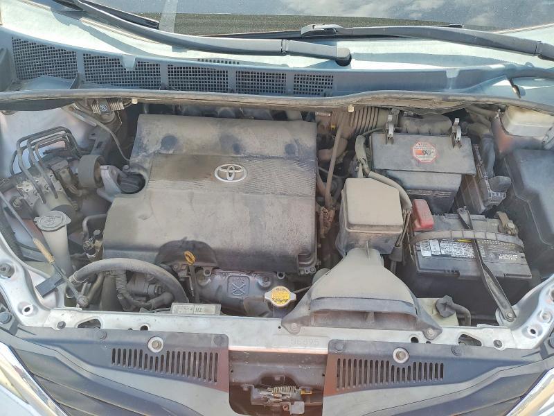 2011 Toyota Sienna le
