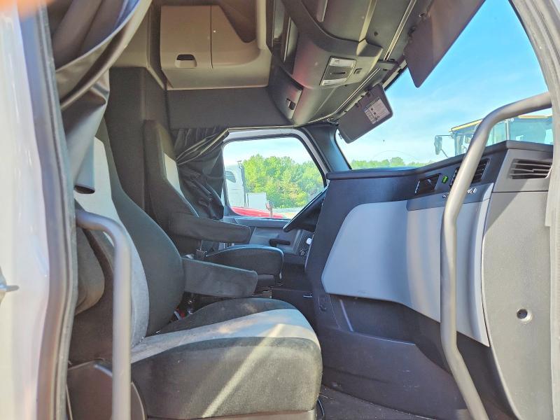 2022 Freightliner Cascadia 126