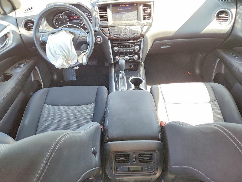 2017 Nissan Pathfinder sv