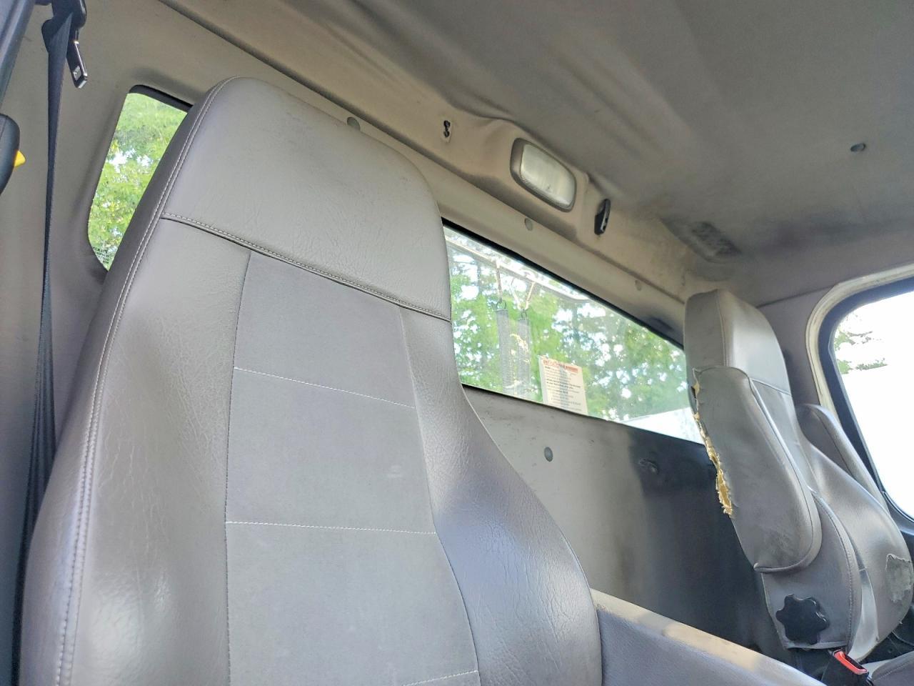 2016 Freightliner Business Class M2 Semi Truck