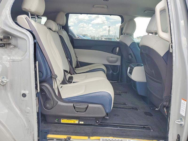 2025 KIA Carnival ex