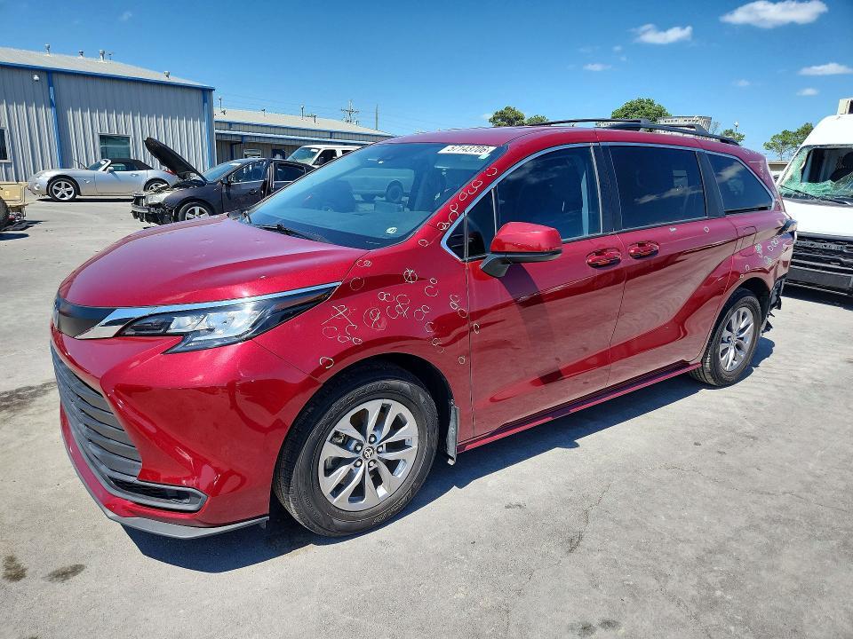 2022 Toyota Sienna le
