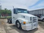 2000 Volvo VNL Semi Truck