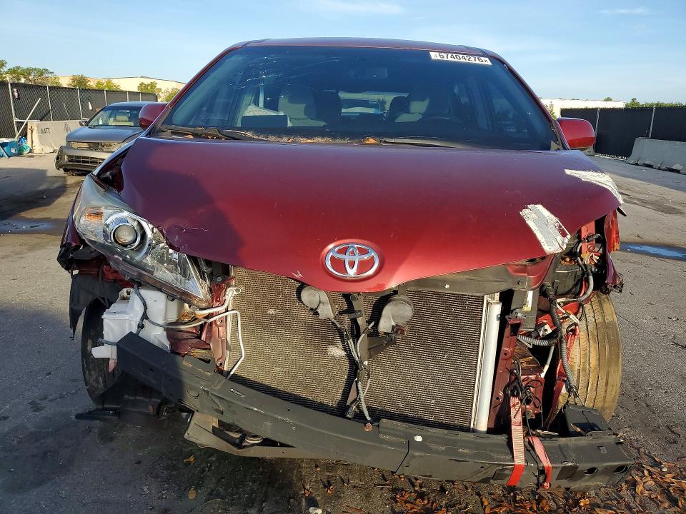 2015 Toyota Sienna le