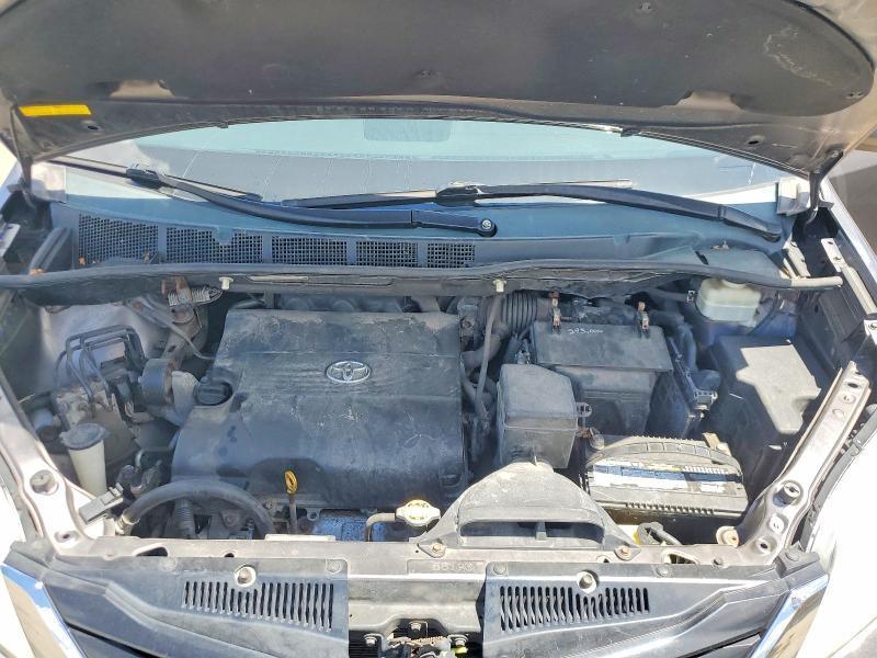2011 Toyota Sienna le