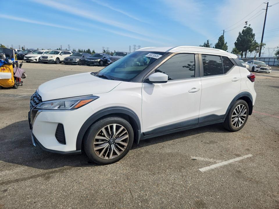 2022 Nissan Kicks sv