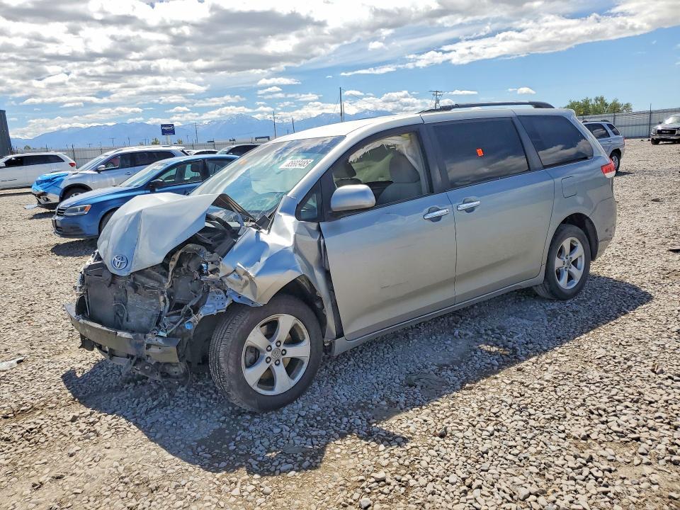2011 Toyota Sienna le