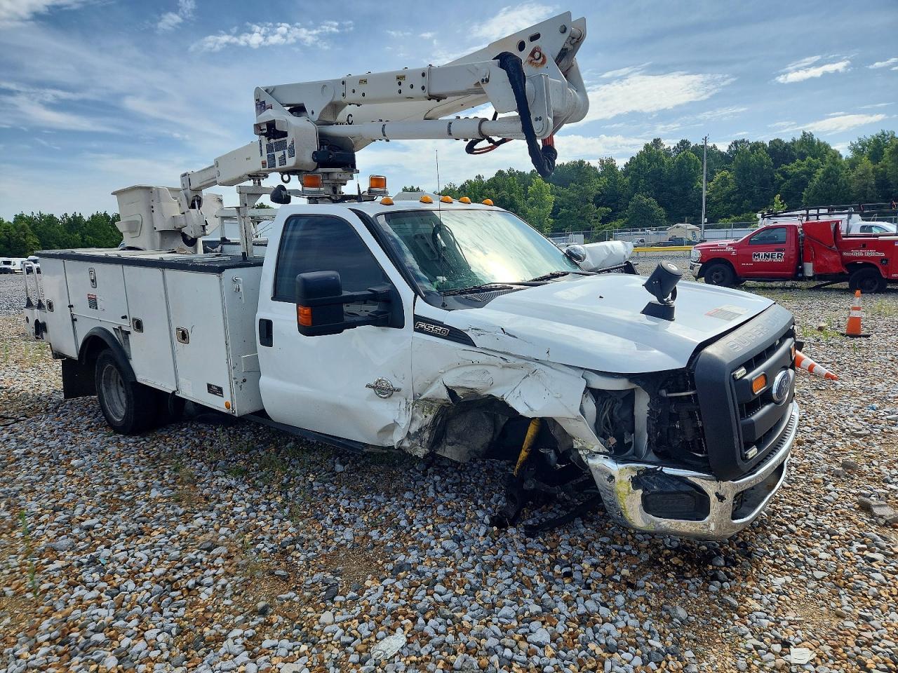 2016 Ford F550 Super Duty Bucket Truck