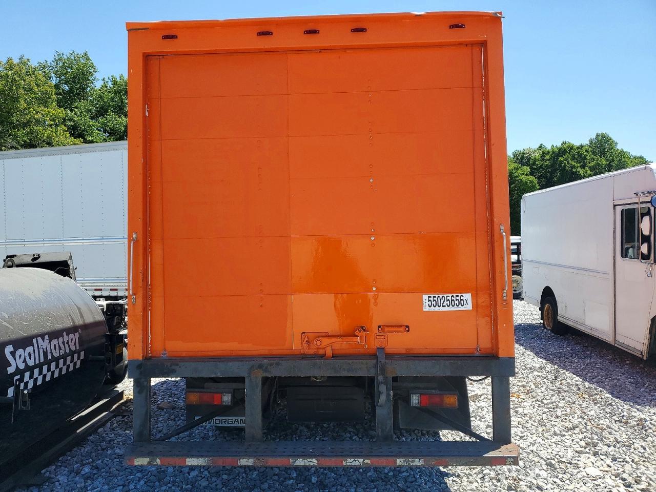 2015 Mitsubishi Fuso FEC52S BOX Truck