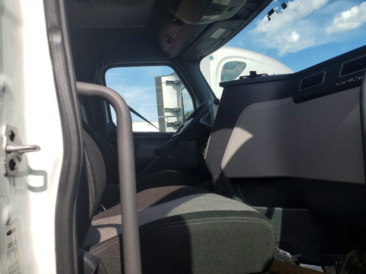 2020 Freightliner Cascadia 126 Semi Truck