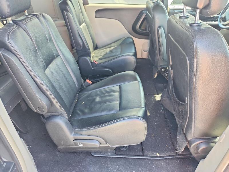 2016 Chrysler Town & Country Touring