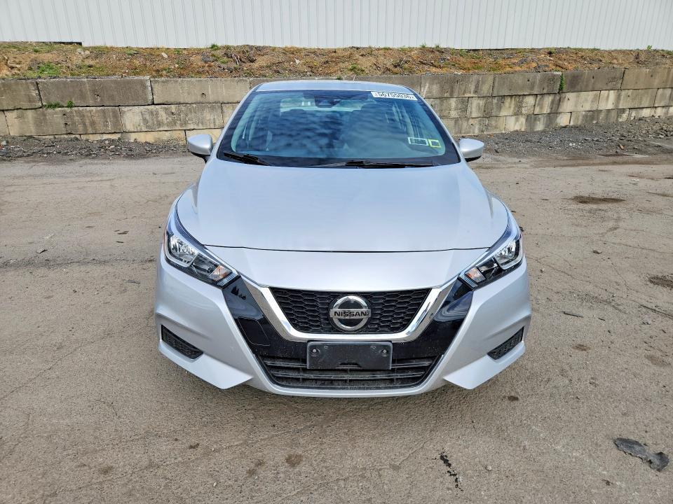 2022 Nissan Versa sv